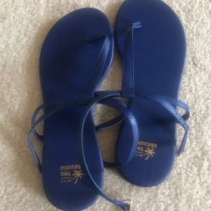 Flat sandals